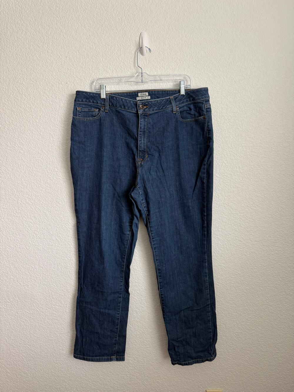 LL Bean Jeans Women 18W Classic Fit Straight Leg Dark Wash EUC 29.5” inseam